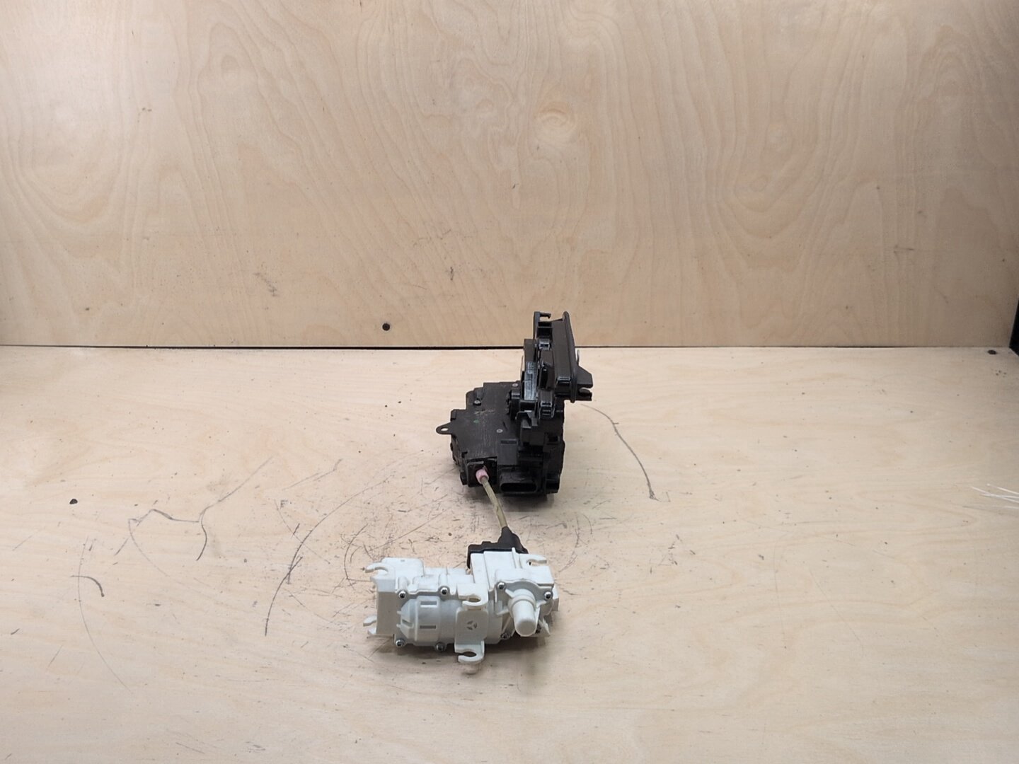 2016-2022 BMW 750i G12 Front Right Passenger Door Latch Lock Actuator w/ Soft Close 2581894