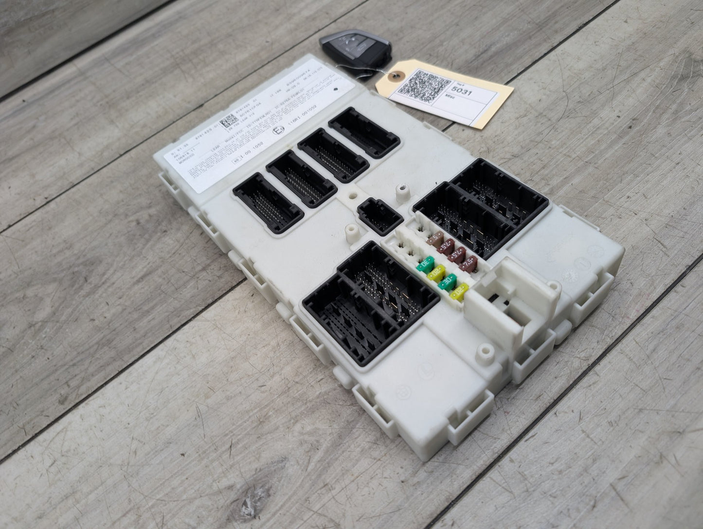 2014 - 2019 BMW 340 F34 Bdc Body Domain Fem Control Module w/ Key 8781423 B58B30M0