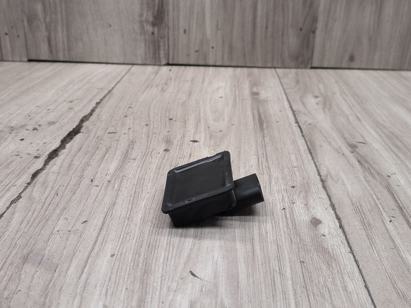 2016-2022 BMW 750i G12 - Temperature Sensor PN: 7333588
