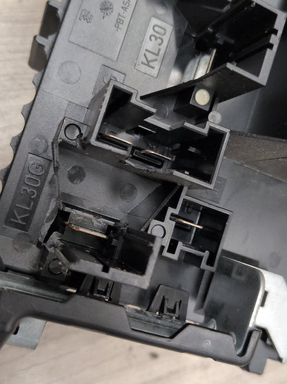 2009-2012 Mercedes-Benz E550 W212 Front Fuse Relay Box Assembly
