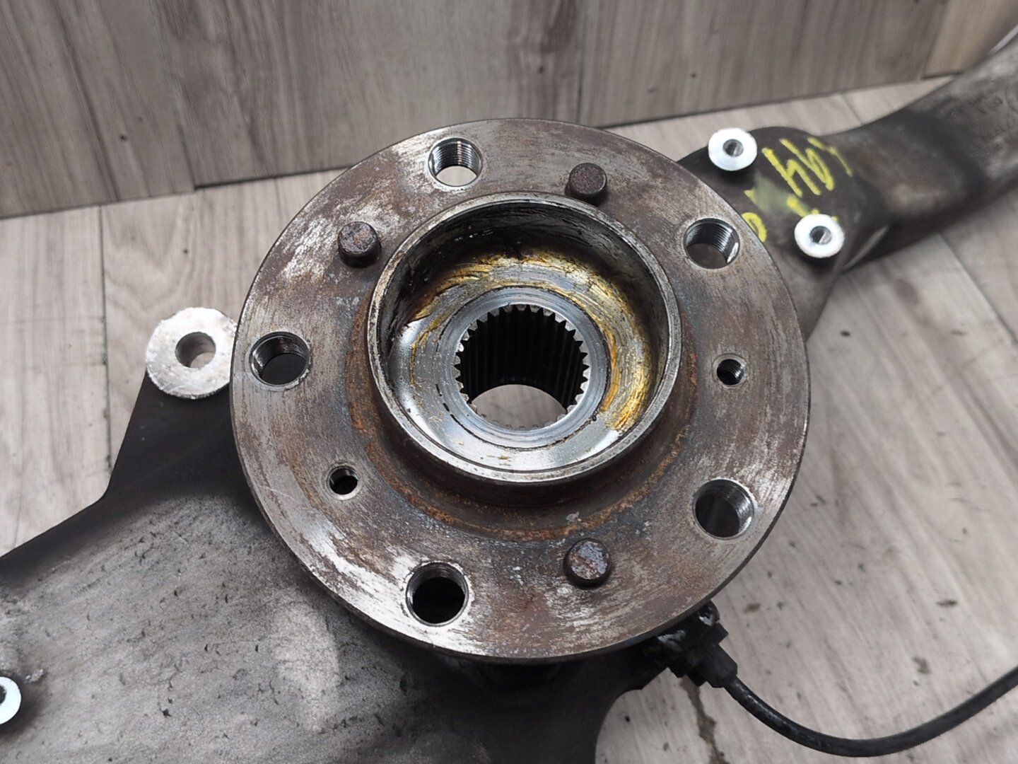 2014 - 2018 BMW X5 F85 Front Right Passenger Spindle Knuckle w/ Bearing 6869870 S63B44T2