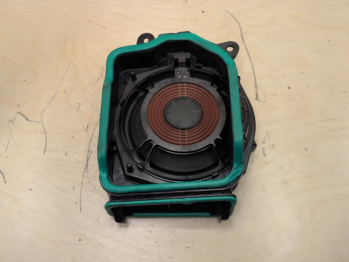 16-19 OEM BMW G30 G12 F90 Front Left Sub Subwoofer Audio Speaker Harman Kardon