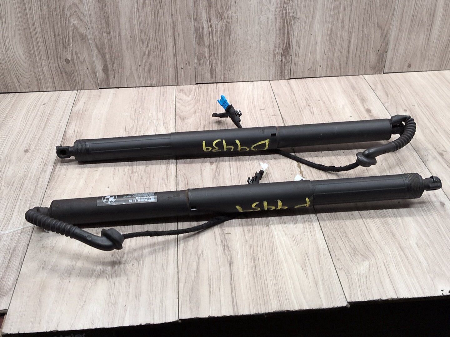 2014 - 2018 BMW X5 F85 Rear Left Right Liftgate Trunk Lid Strut Shock Supports SET 7434041 S63B44T2