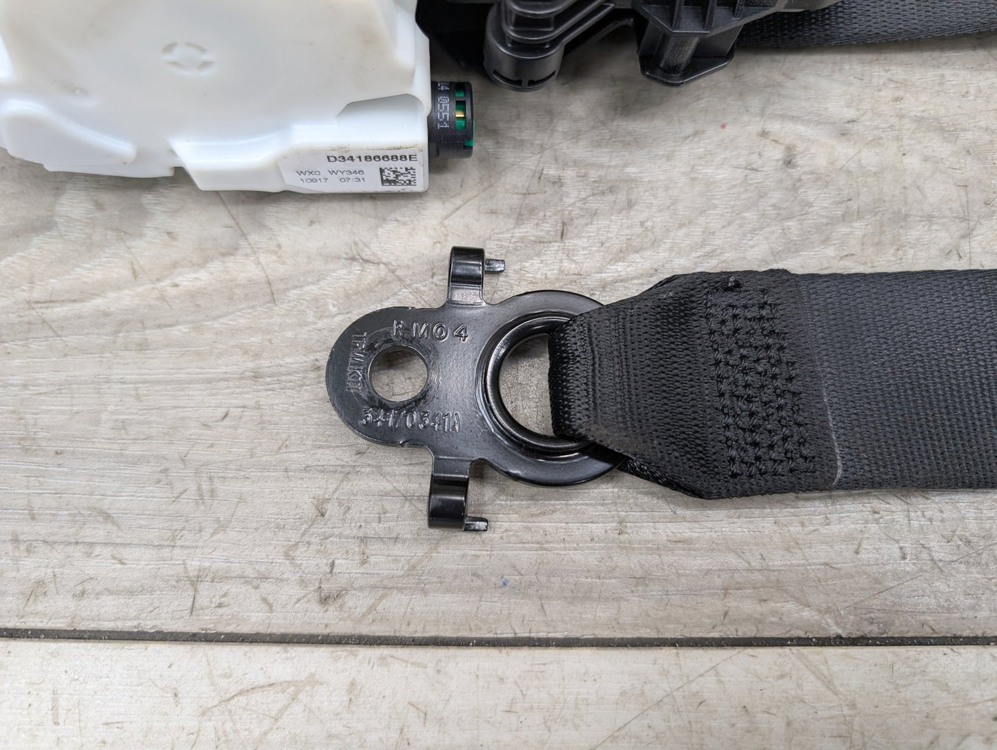 OEM BMW F90 G30 530 540 M550 M5 Front Right Passenger Seat Belt Retractor Black