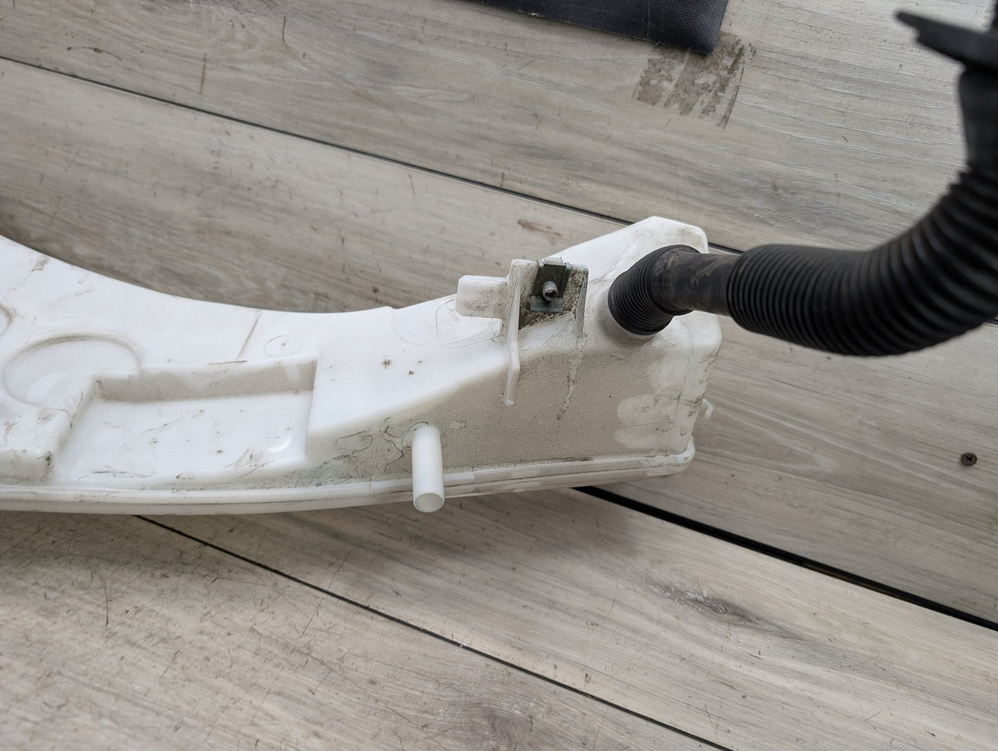 2007-2013 BMW X5 E70 Windshield Reservoir Tank Assembly 7161476