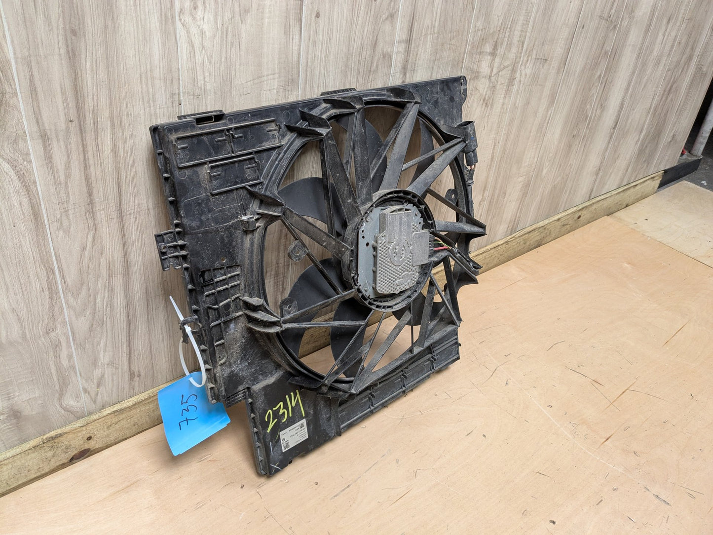 2015 BMW X3 F25 Radiator Fan Shroud Housing w/ Motor 7601176 N20B20O0