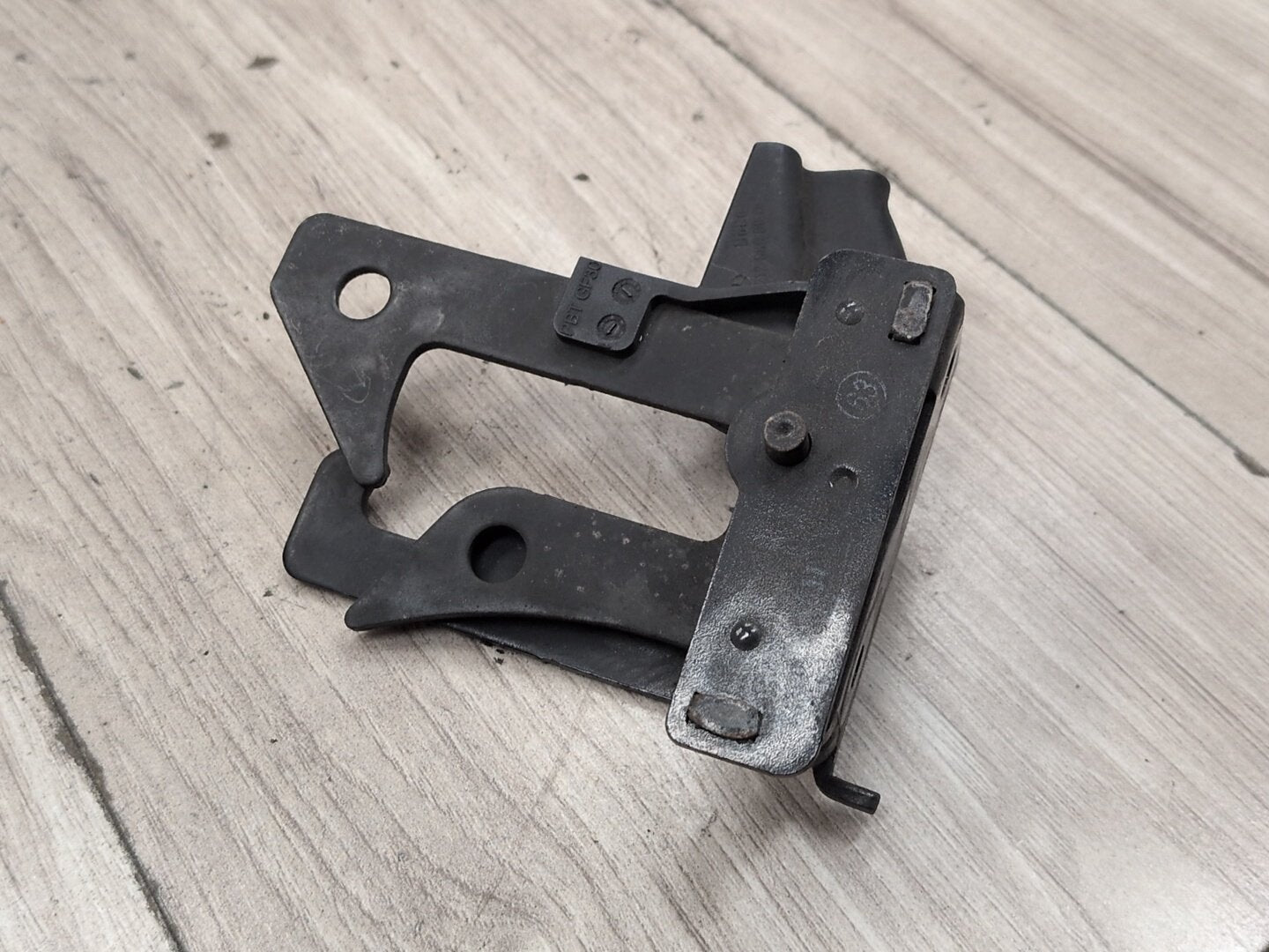 2009-2012 Mercedes-Benz E550 W212 Hood Bonnet Hinges SET A2128800060 OEM