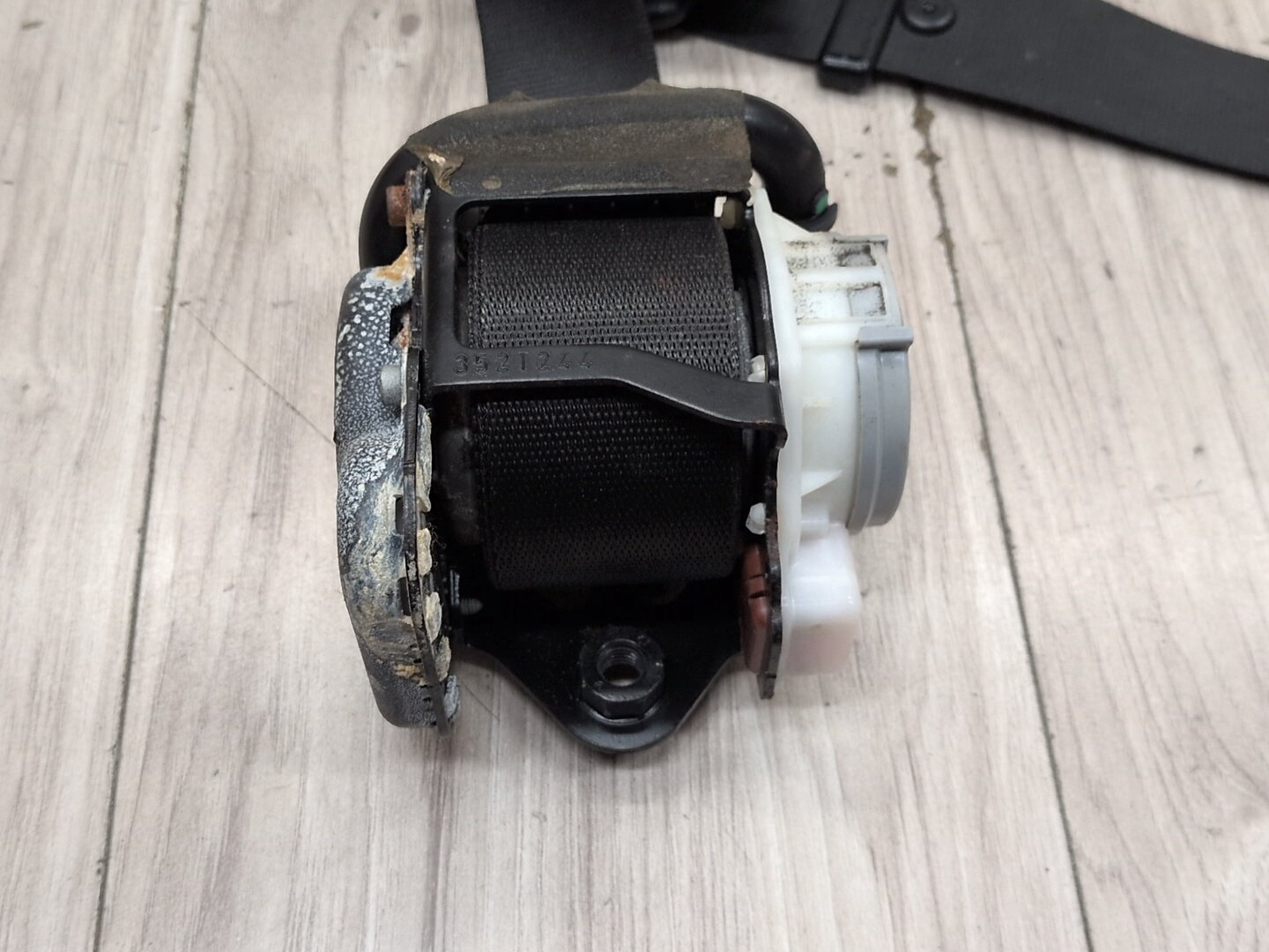 2011 - 2017 BMW X3 F25 Rear Right Passenger Seatbelt Seat Belt Retractor 7258436 N20B20O0