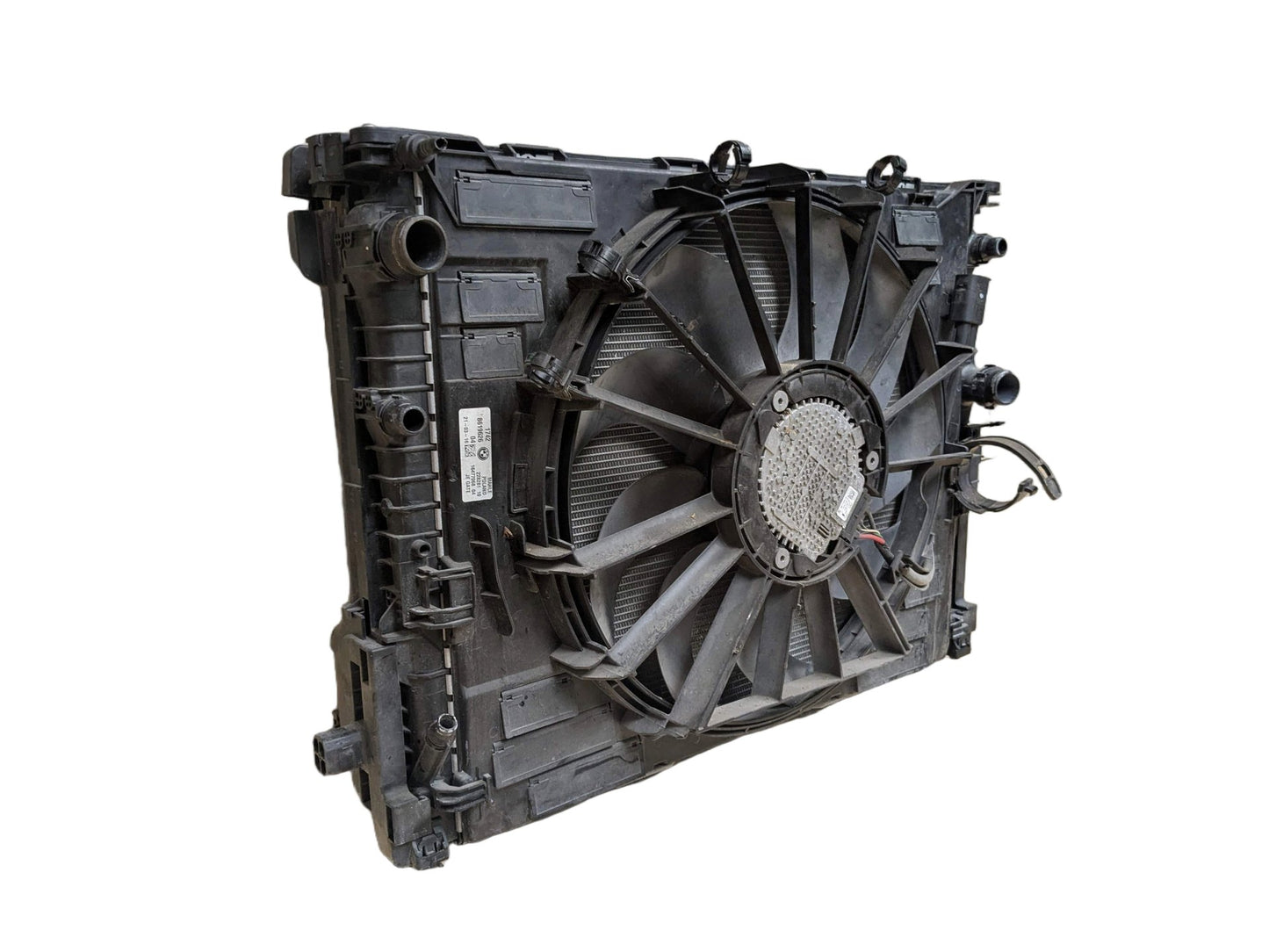 16-19 OEM BMW G12 G30 530 540 740 Radiator Condenser Fan Shroud Assembly B46 B58