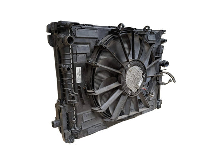 16-19 OEM BMW G12 G30 530 540 740 Radiator Condenser Fan Shroud Assembly B46 B58