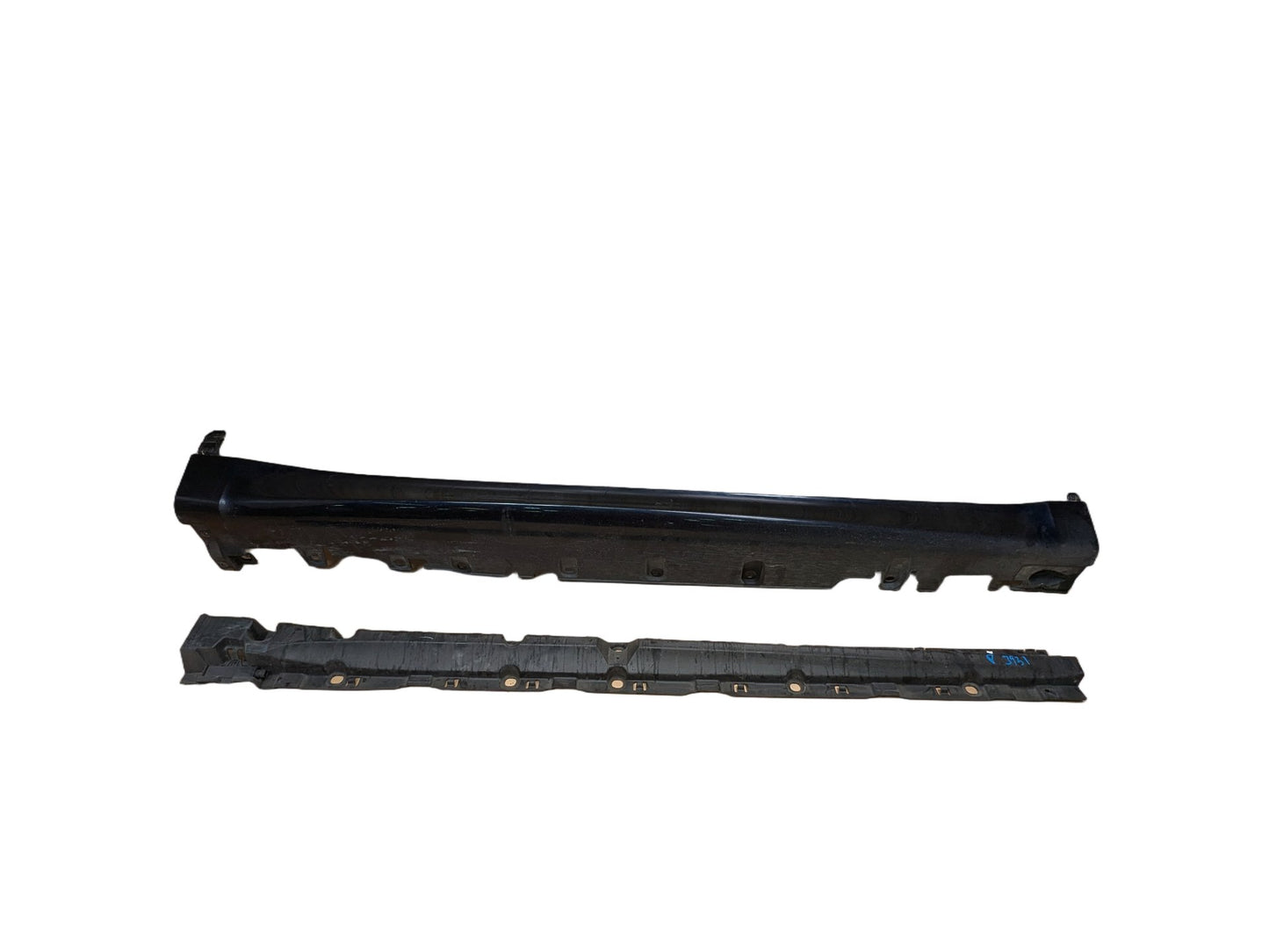 15-18 OEM BMW F86 X6M Right Passenger Side Skirt Rocker Panel Molding w/ Bracket