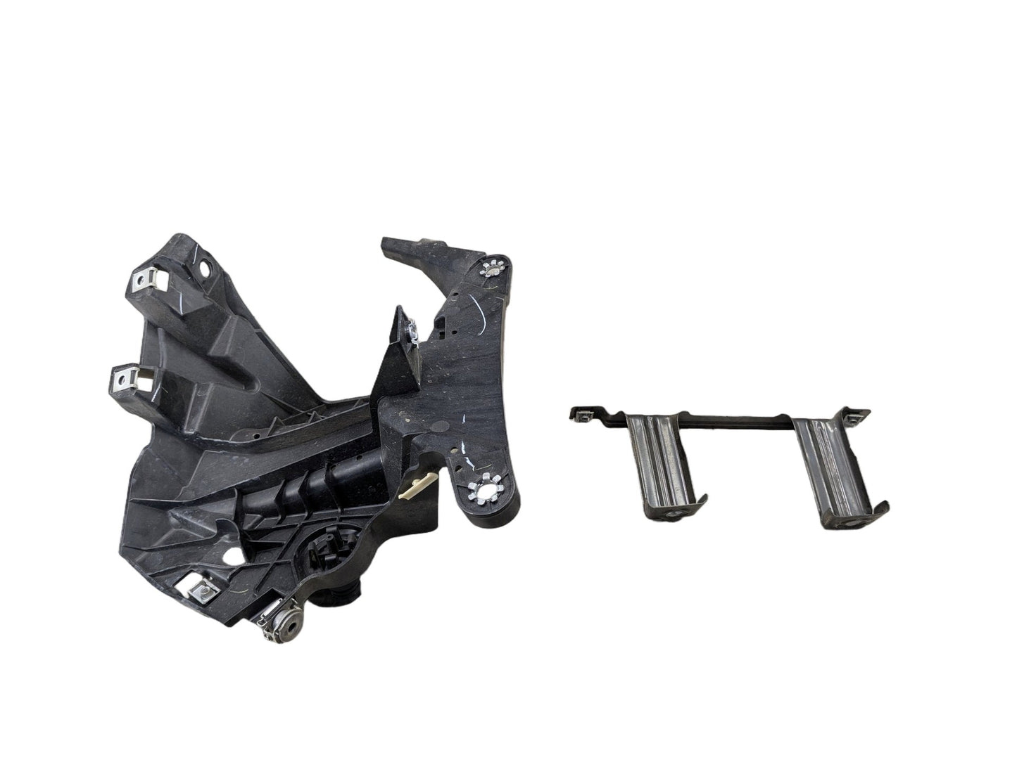 OEM BMW F15 F16 F85 F86 X5 X6 Front Left Driver Fender Mount Support Brackets