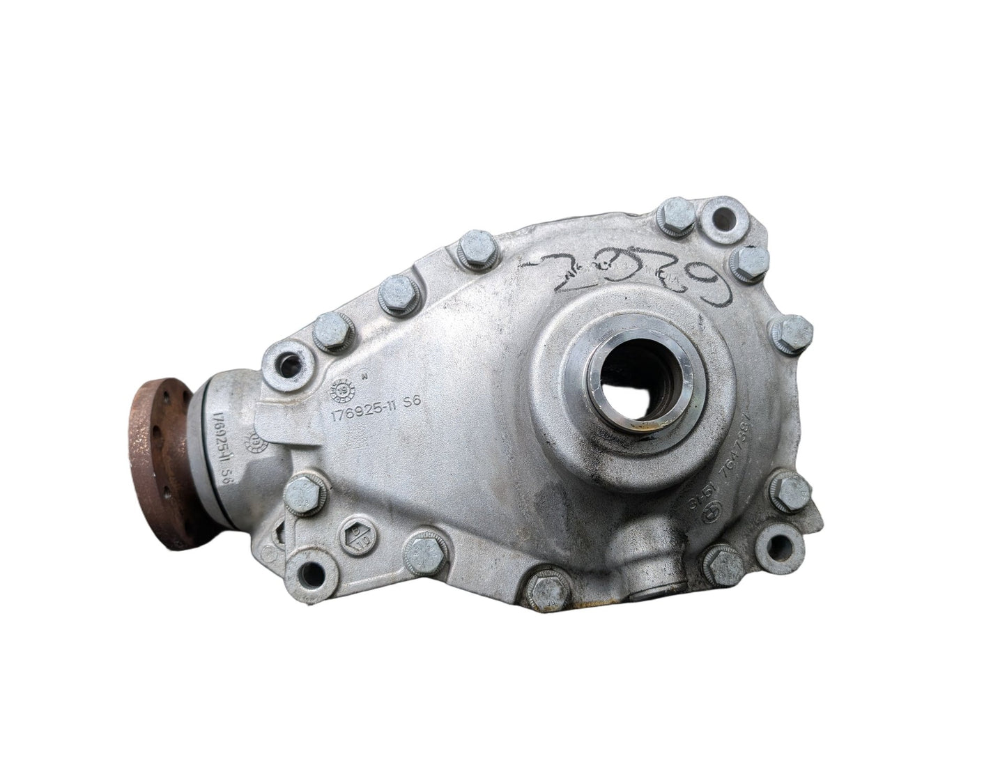 2020 BMW 740i G12 Front Axle Carrier Differential 7647386 OEM BMW G11 G12 G20 G30 xDrive AWD Front Differential Axle Gearbox Carrier 2.81