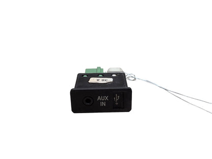 2007-2013 BMW X5 E70 AUX/ USB Charger Port Socket 9189176