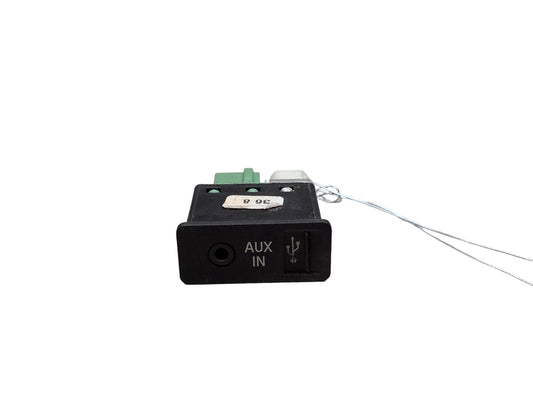 2007-2013 BMW X5 E70 AUX/ USB Charger Port Socket 9189176