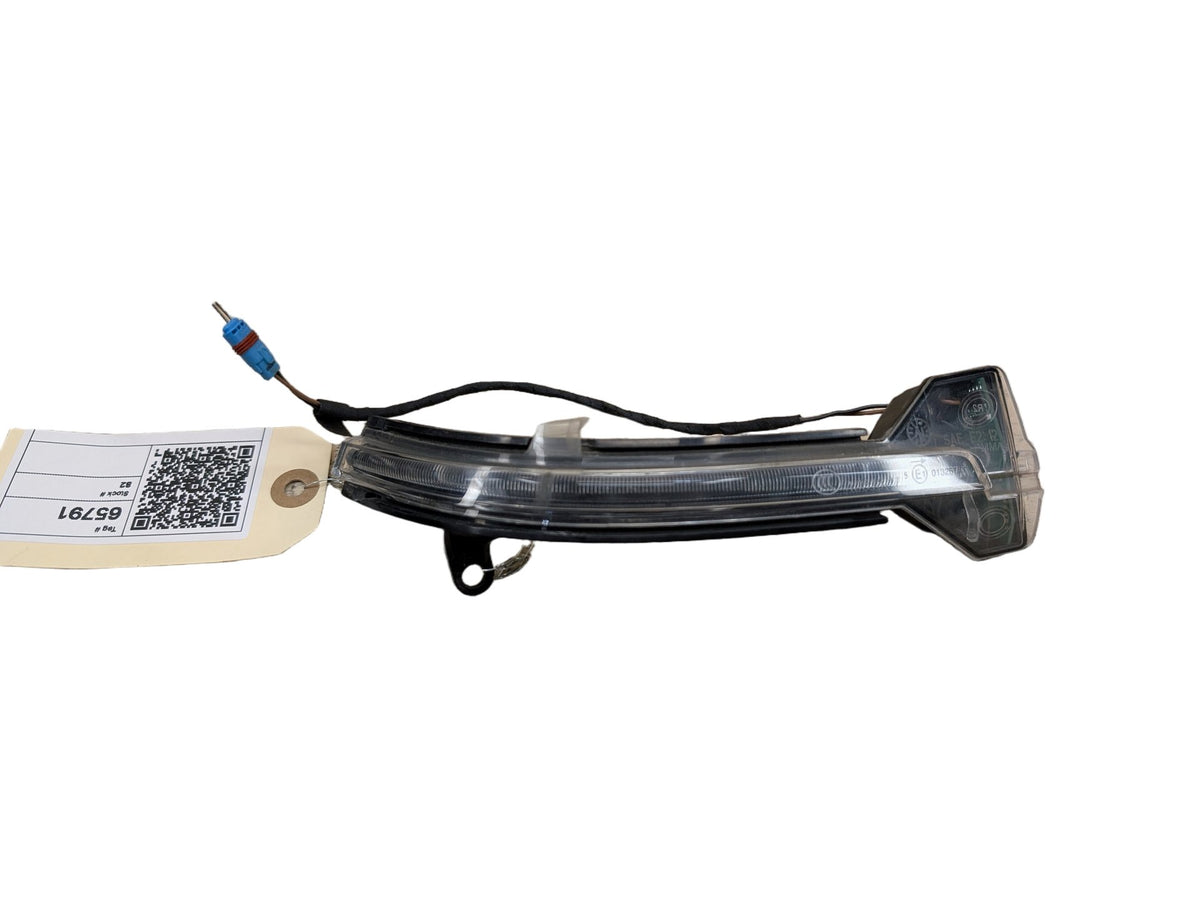 2010-2017 BMW 535i GT xDrive F07 Front Right Passenger Turn Signal Light Indicator 7308536 OEM