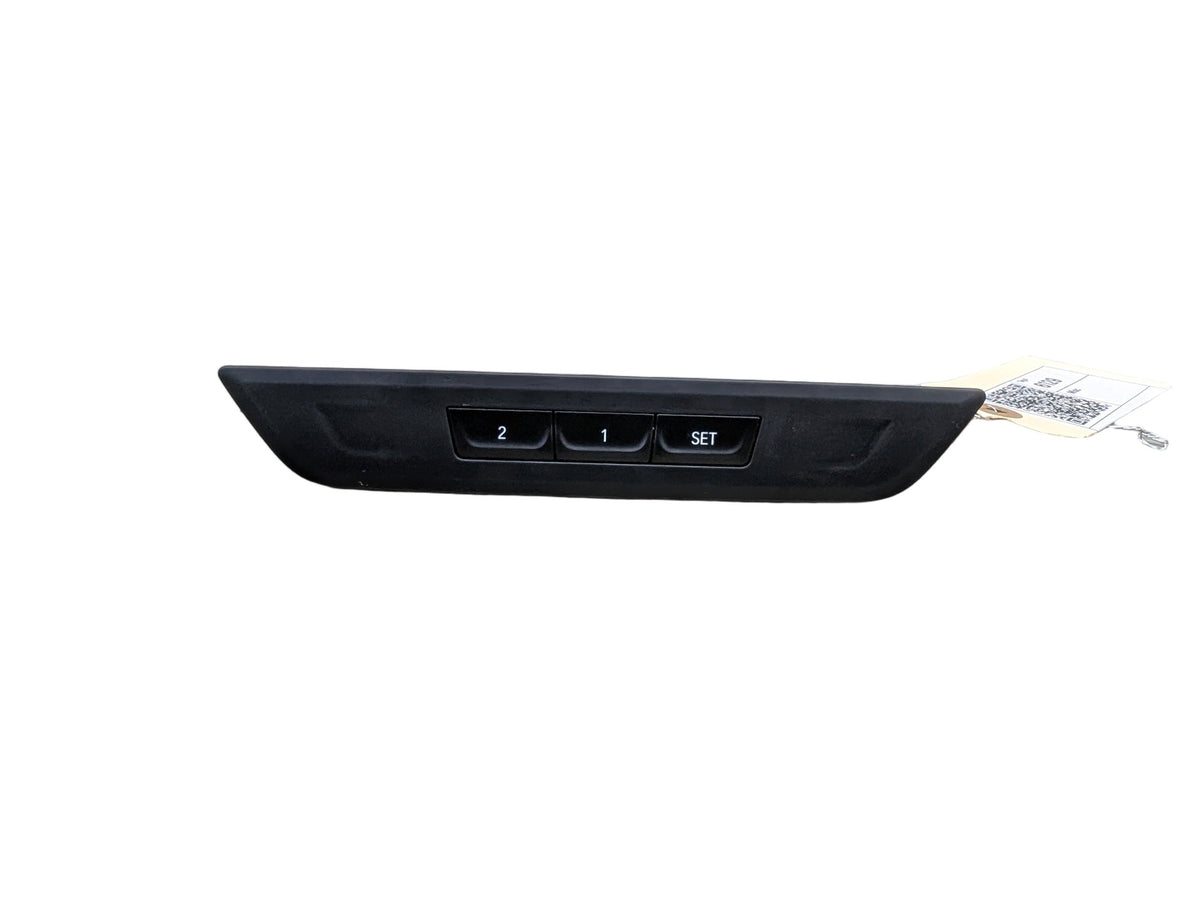 OEM BMW F90 M5 G30 530 540 M550 Front Right Passenger Seat Memory Switch Button