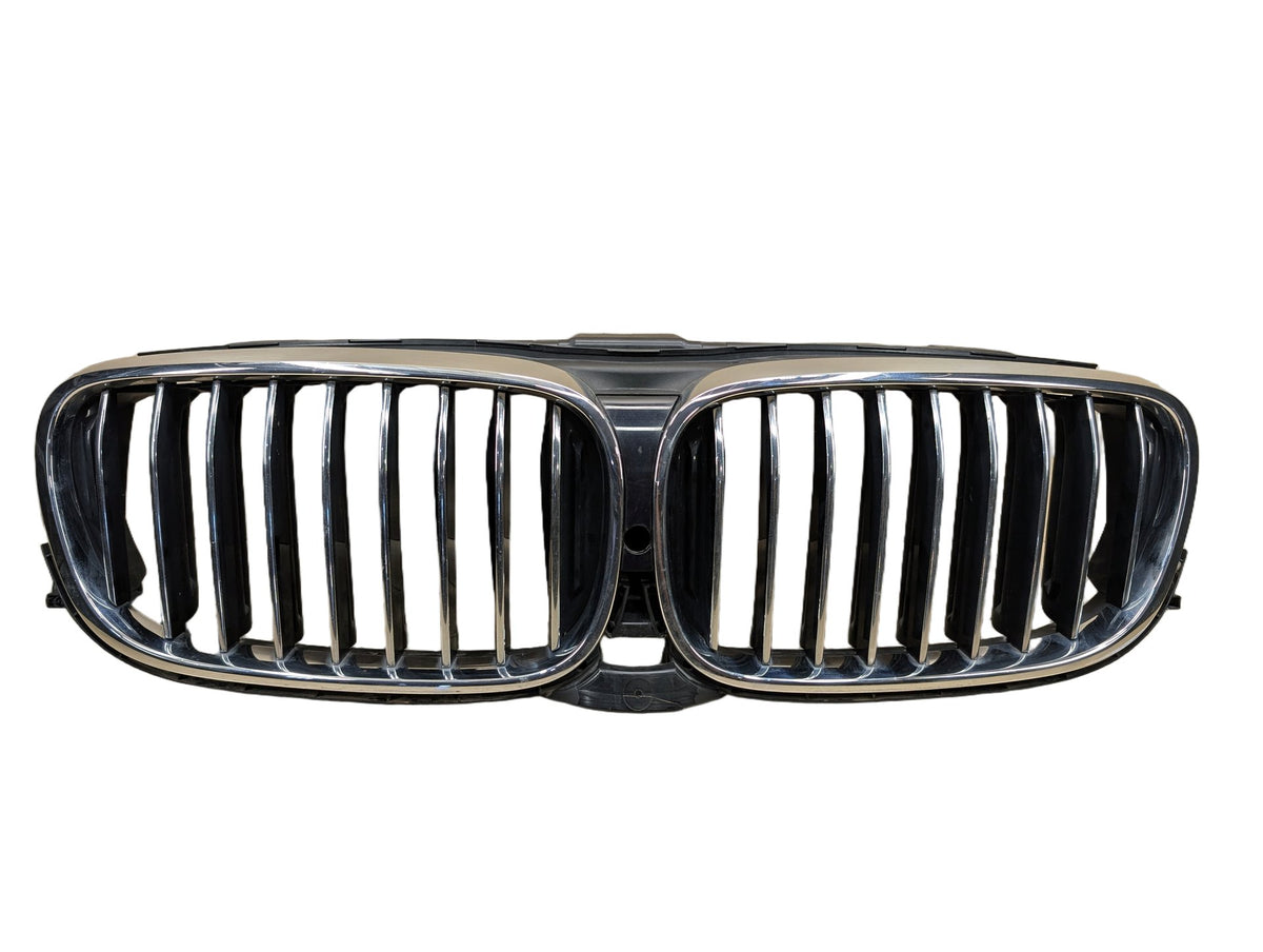 2016-2019 BMW 740i G12 Front Left Right Upper Bumper Cover Kidney Grilles SET 8091760 OEM