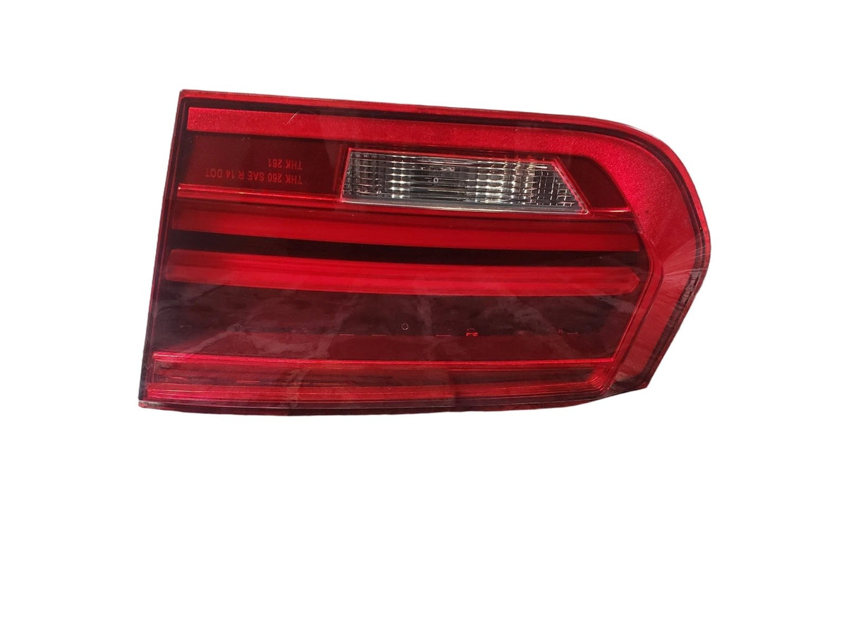 BMW 16-18 F30 RIGHT Tail Light Decklid Mount LCI