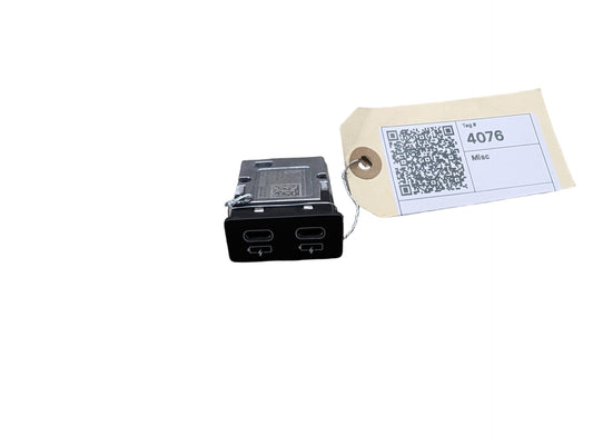 OEM BMW F48 F97 G01 G12 G20 G26 G30 USB Type C Socket Charger Port Connector
