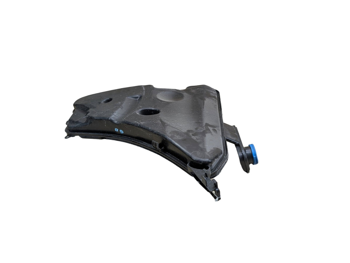 OEM BMW G12 G30 540 M550 750 M760 Windshield Wiper Washer Reservoir Tank Pump