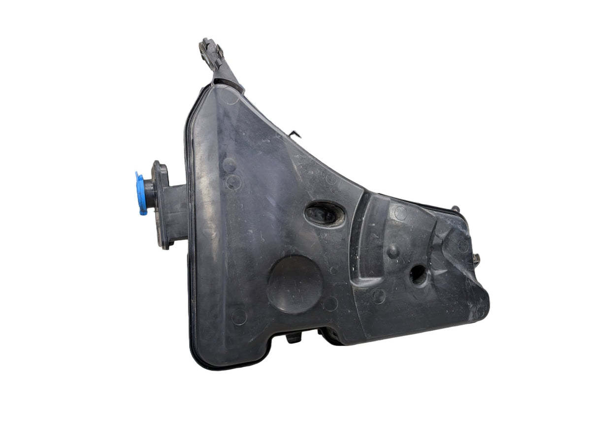 OEM BMW G12 G30 540 M550 750 M760 Windshield Wiper Washer Reservoir Tank Pump