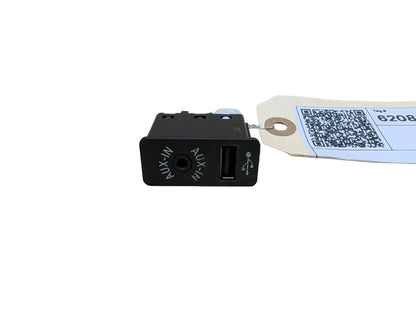 OEM BMW F15 F16 F25 F26 F85 X1 X3 X5 AUX Auxiliary Audio USB Input Charging Port