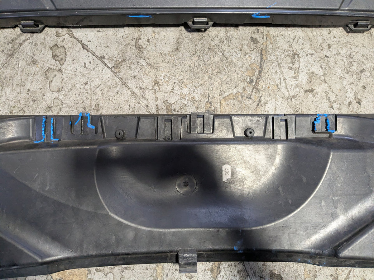 2008-2013 BMW 135i E88 Left Right Side Cowl Covers SET 6925018 OEM