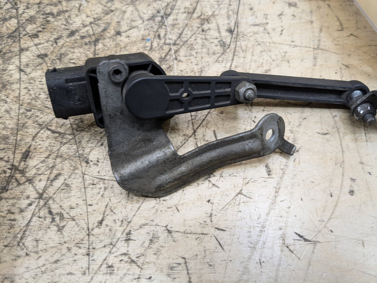 2006-2011 BMW 335i E90 Suspension Height Level Sensor 6785205 OEM