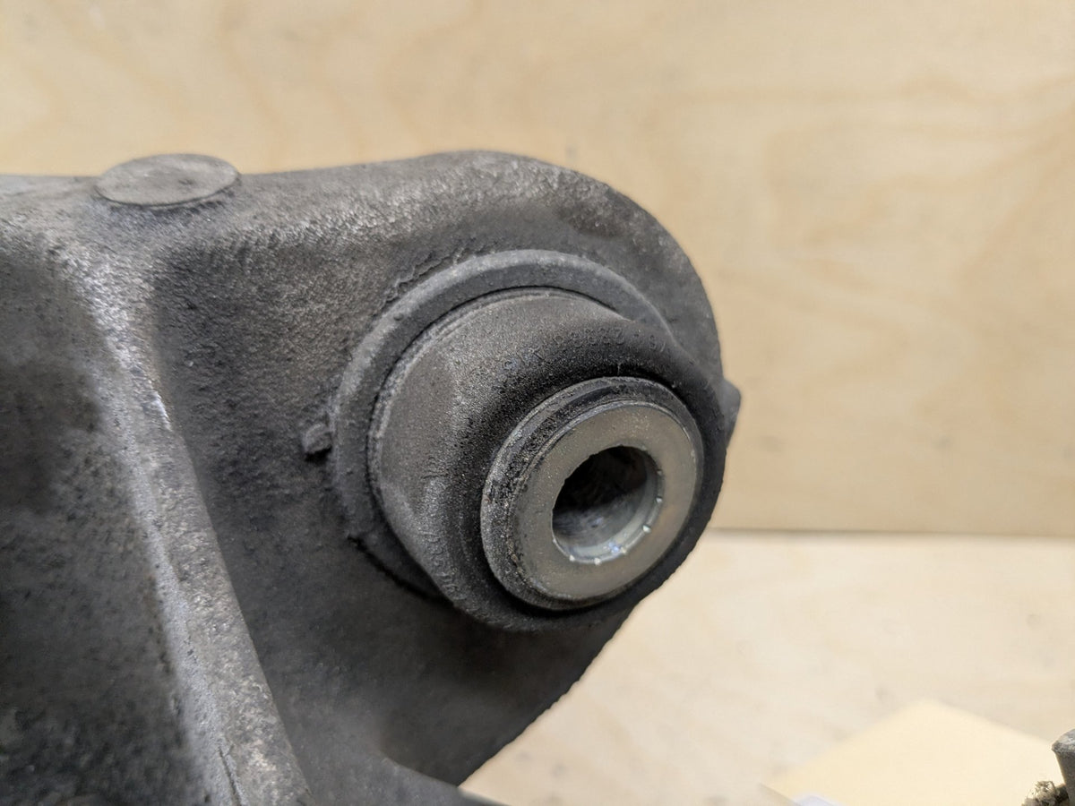 2016-2019 BMW 740i G12 Rear Right Spindle Knuckle w/ Bearing 6861136 OEM
