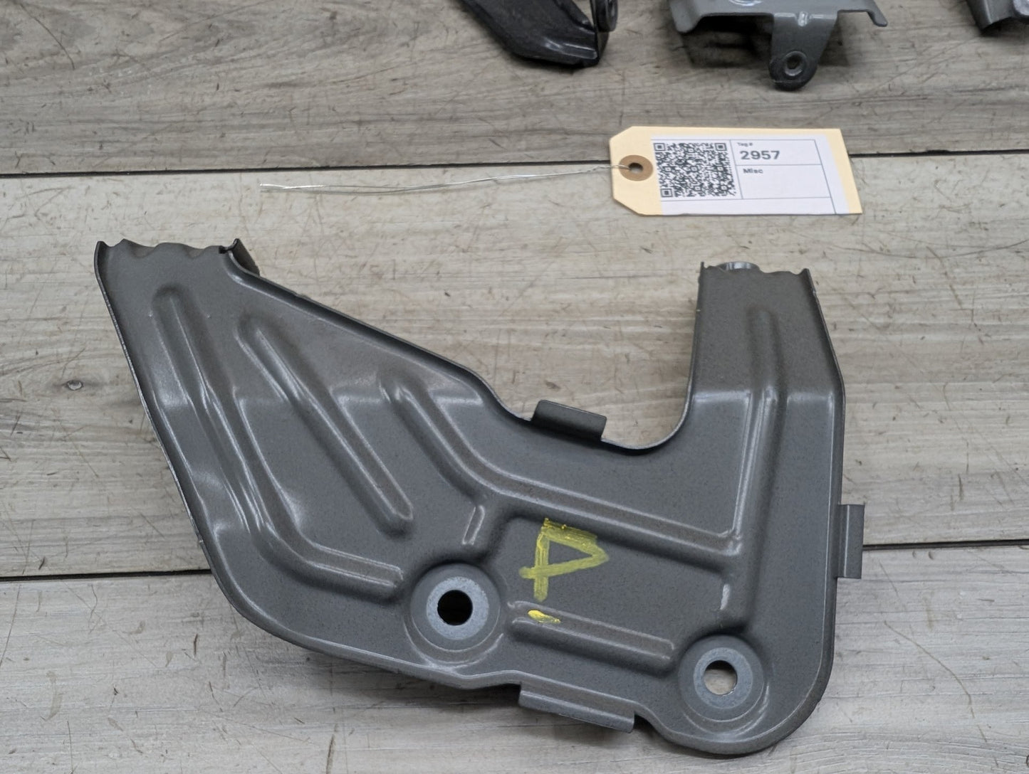 2018 - 2024 BMW X3 G01 Front Right Passenger Fender Brackets SET 7397514 B58B30O1