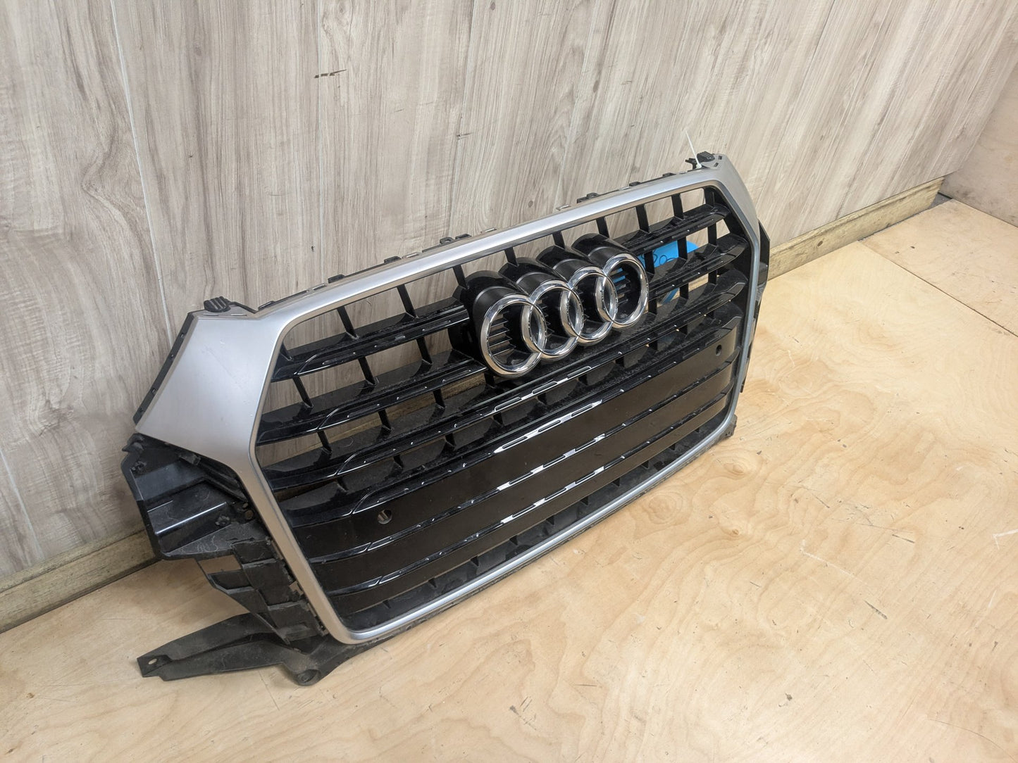 15-18 OEM Audi Q3 8U Front Middle Center Bumper Cover Grille 8U0853651AA