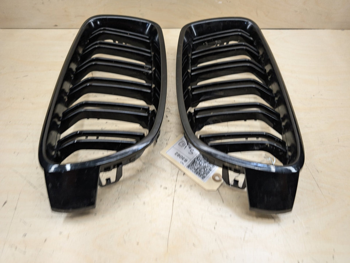 12-18 BMW 328i F30 Front Left Right Upper Bumper Cover Kidney Grilles SET OEM