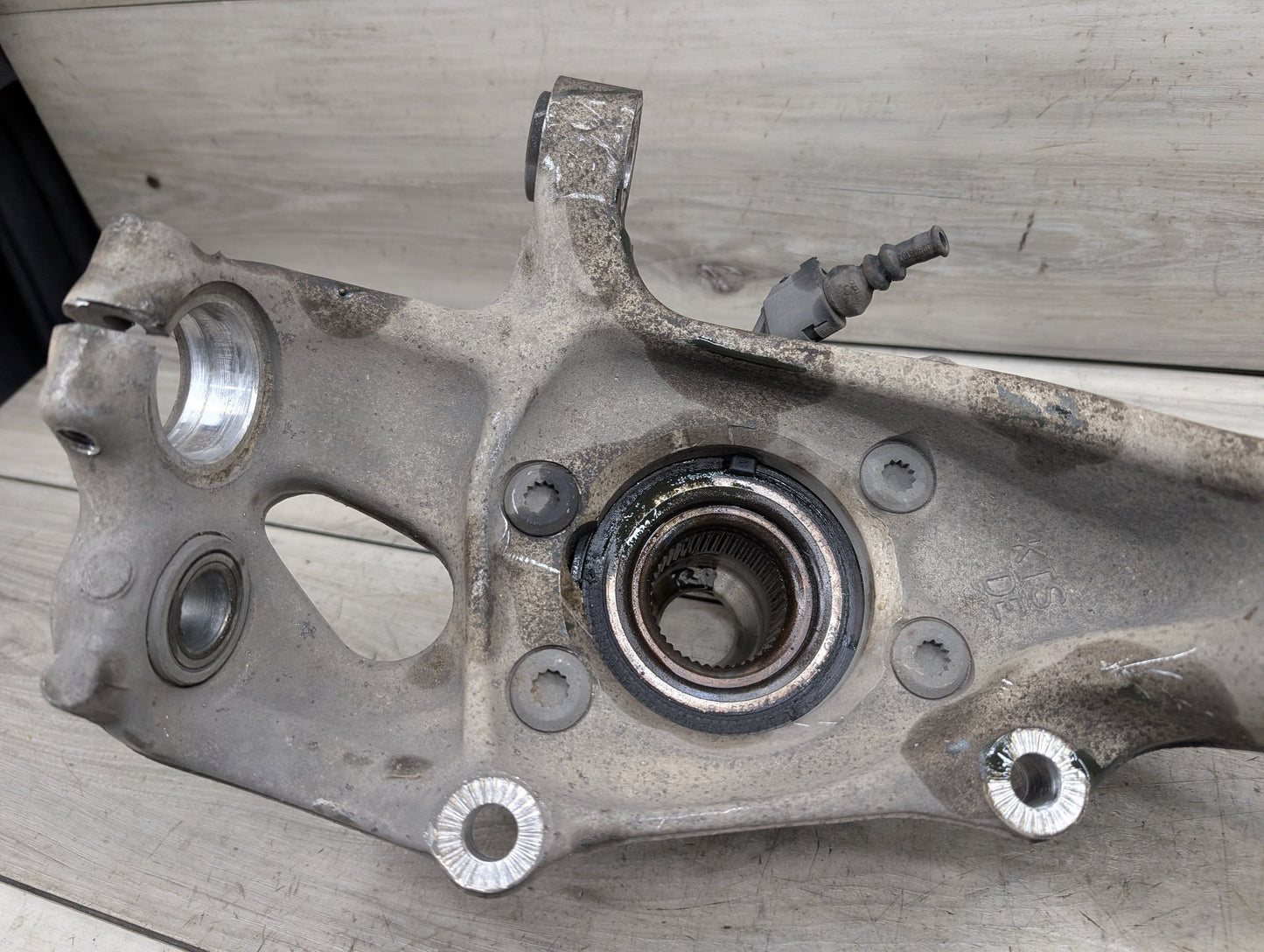 2008 - 2017 Audi S5 8T Front Right Passenger Spindle Knuckle w/ Bearing 4G0407242D