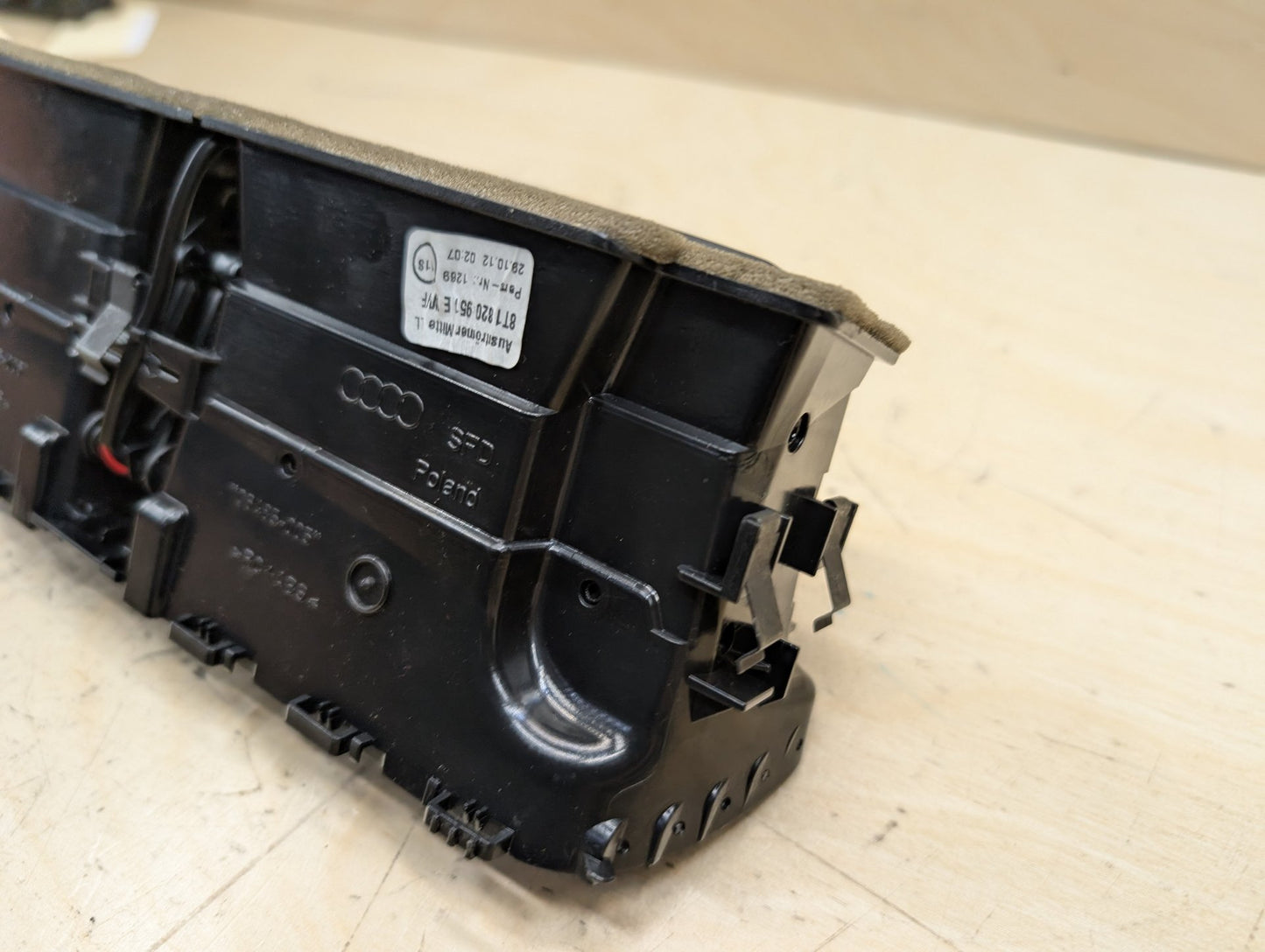 2011-2017 Audi RS5 8T Dashboard Dash Board Middle Center Air Vent 8T1820951E