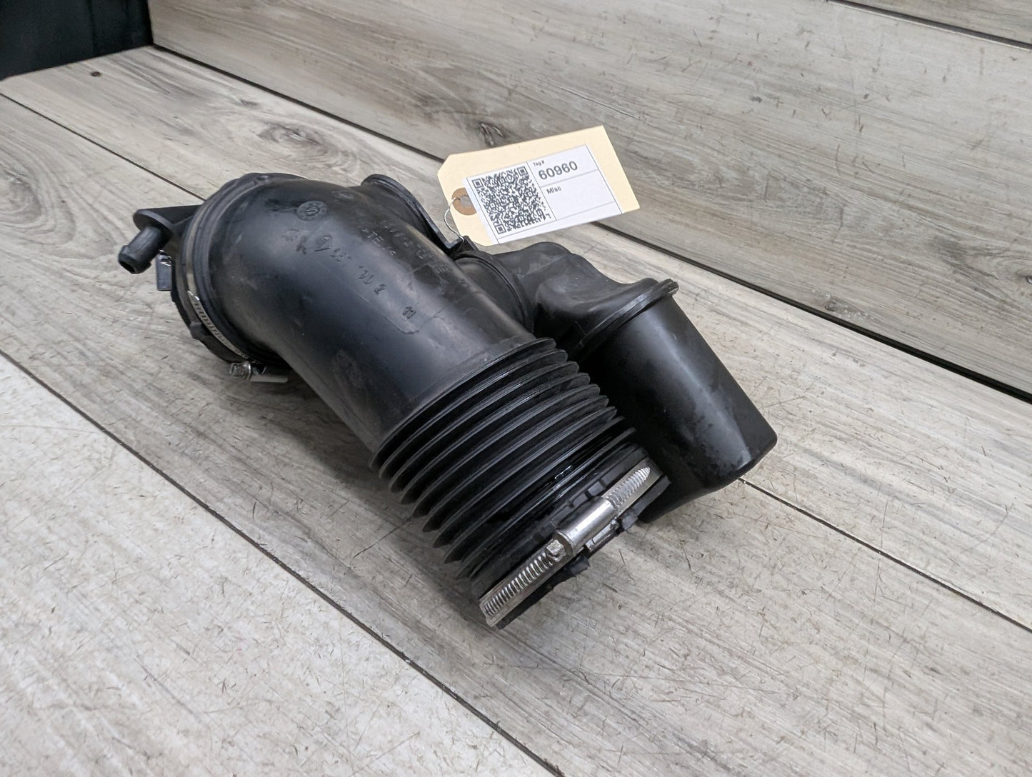 2006-2011 BMW 328i E90 Engine Motor Air Duct Tube Hose 7536004
