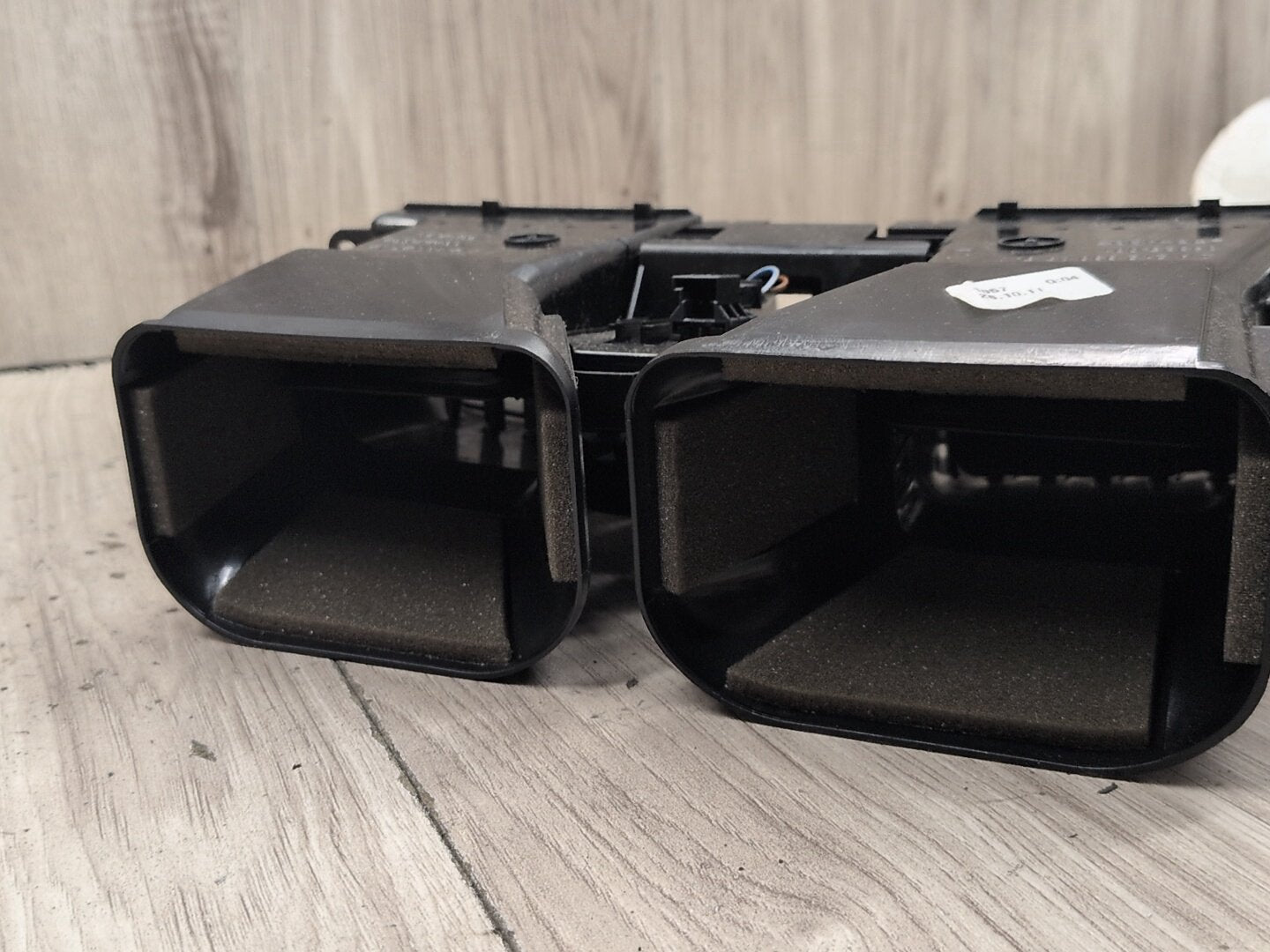 2009-2012 Mercedes-Benz E550 W212 Dashboard Dash Board Middle Center Air Vent A2128302554 OEM