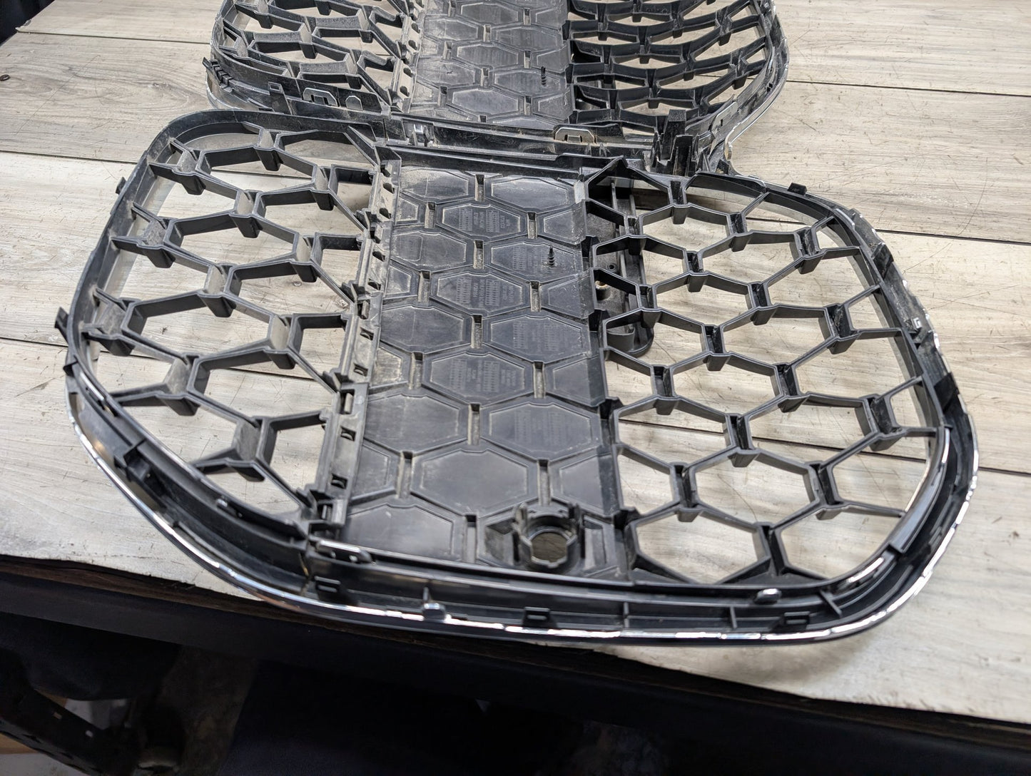 2021-2026 BMW 430i G22 Front Middle Center Bumper Cover Grille 7486809