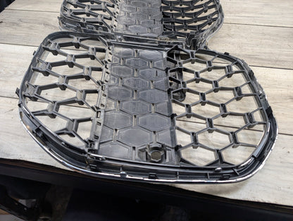 2021-2026 BMW 430i G22 Front Middle Center Bumper Cover Grille 7486809