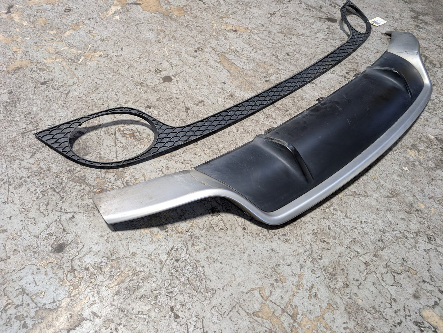 2011-2017 Audi RS5 8T Liftgate Trunk Lid Spoiler w/ Bracket SET 8T0807421