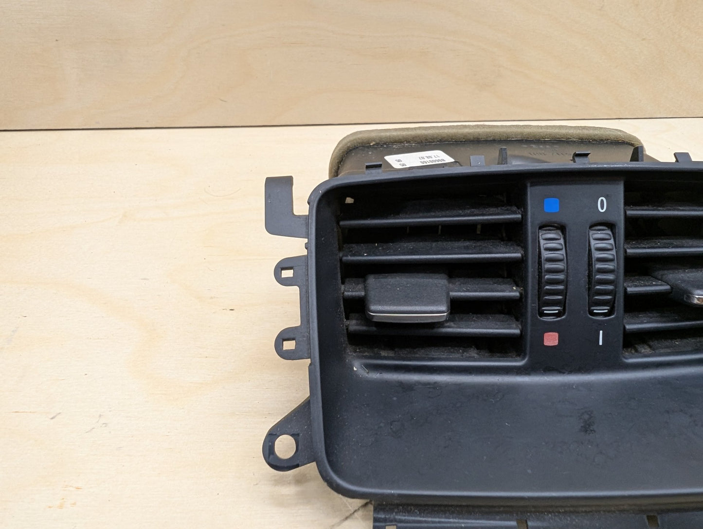07-13 OEM BMW E92 328 335 Coupe Interior Central Console Rear Vent