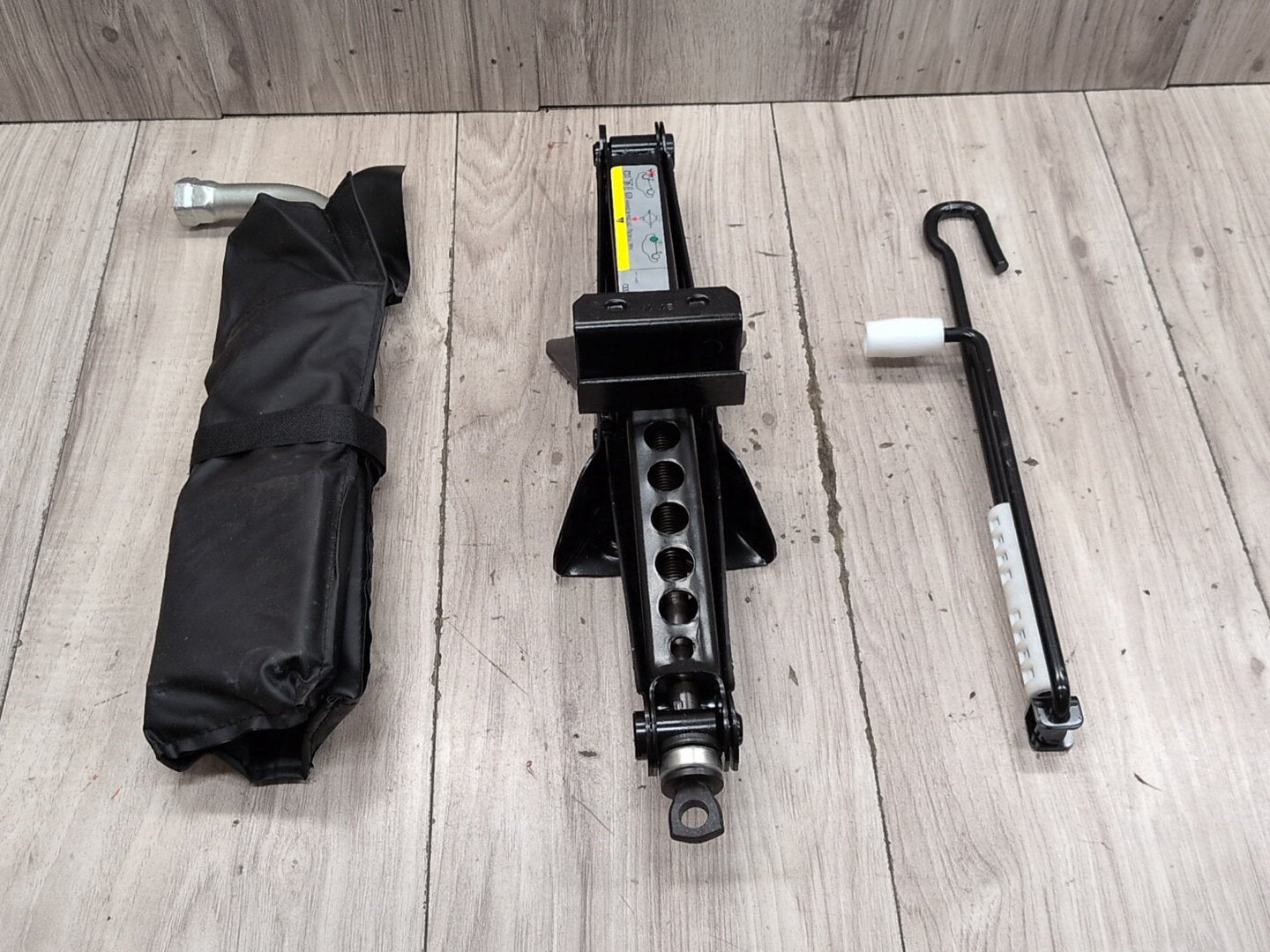 2015-2018 Audi Q3 8U Emergency Spare Wheel Rim Tire Tool Kit SET 5N0011031B
