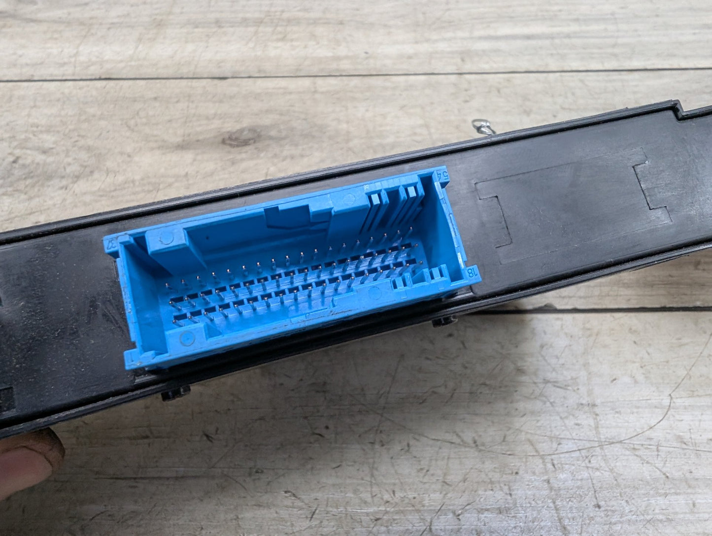 2007-2013 BMW 328i E93 BCM Body Control Module 9177985