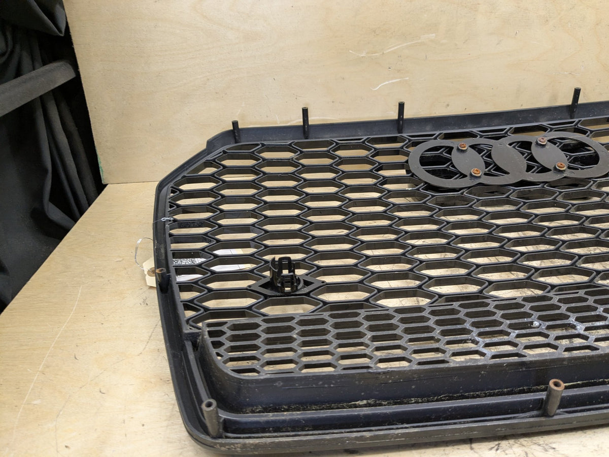 2012-2018 Audi A6 C7 Front Middle Center Bumper Cover Grille 4G0853651AG OEM