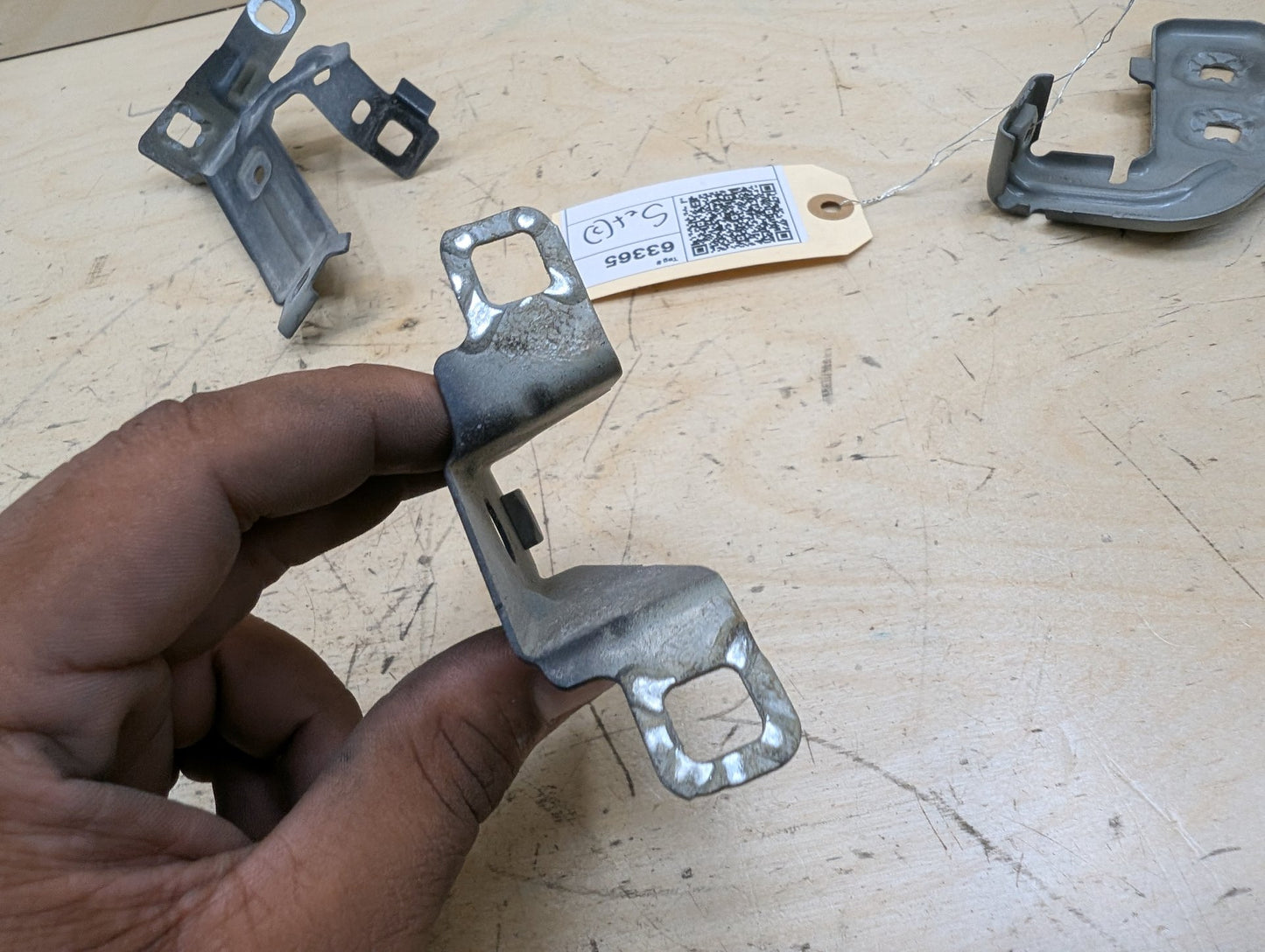 15-20 OEM BMW F80 F82 F83 M3 M4 Left Driver Fender Bracket Mount Carrier SET