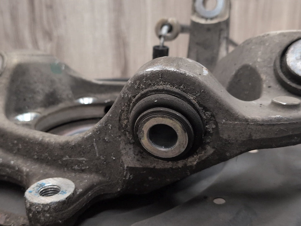 2009-2012 Mercedes-Benz E550 W212 Rear Left Driver Spindle Knuckle A2123502108