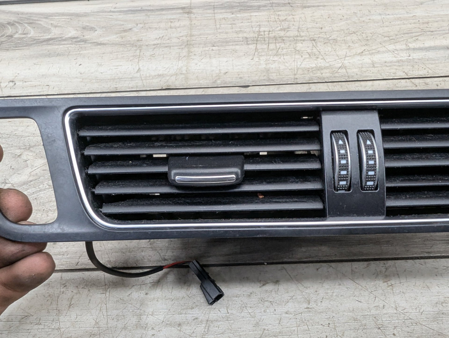 2009 - 2017 Audi Q5 8R Dashboard Dash Board Middle Center Air Vent 8R1820951L EA888