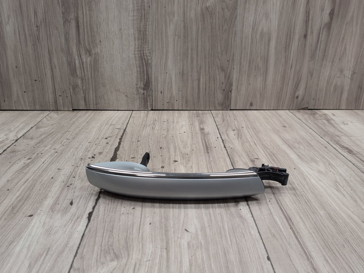2016-2019 BMW 740Li G12 Right Passenger Door Handle w/ Comfort Access 7411034