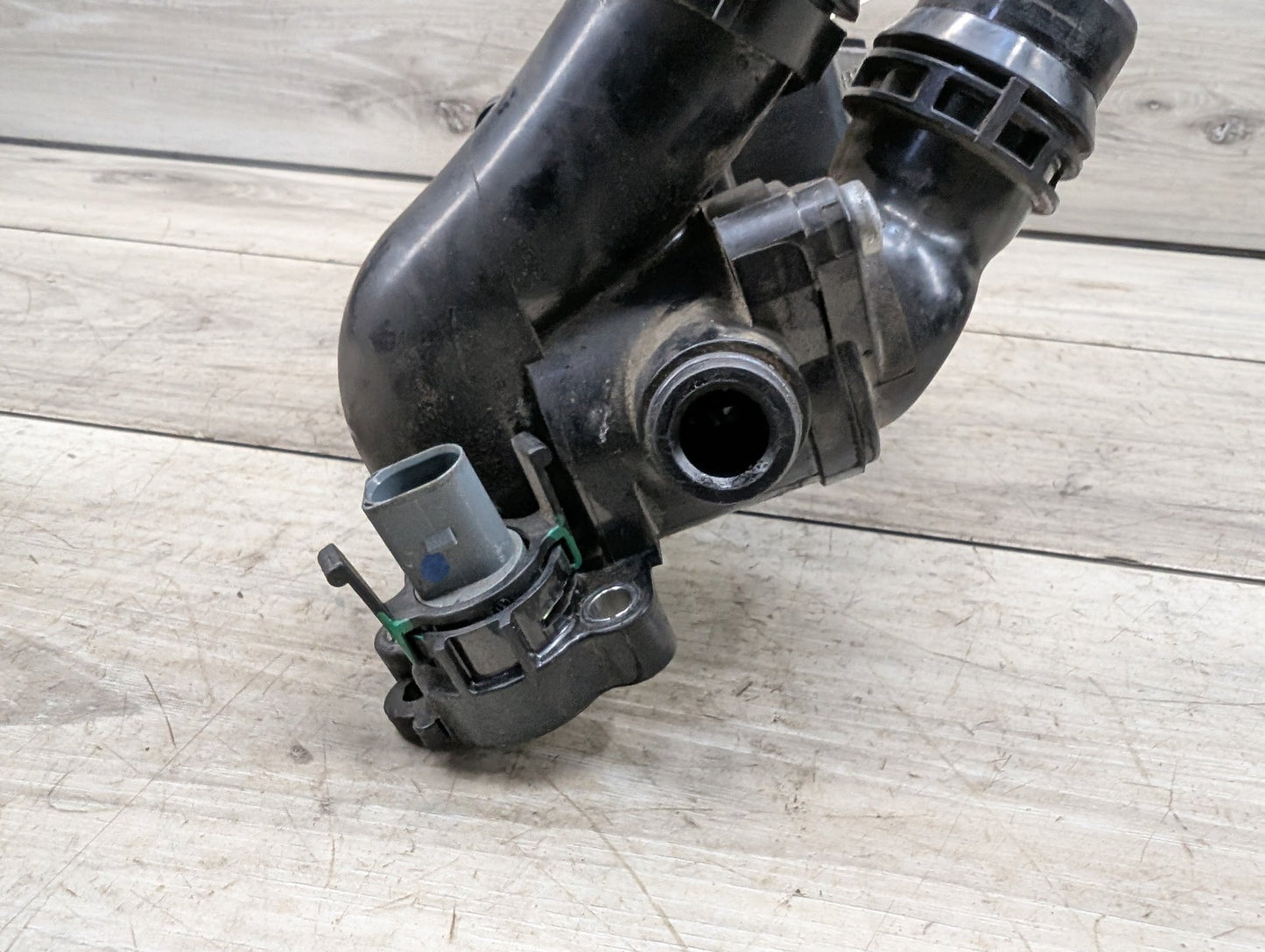 2009 - 2017 Audi Q5 8R Engine Motor Cooling Auxiliary Water Pump 06H121026DD EA888