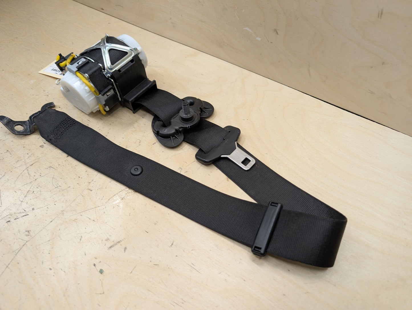 09-11 OEM BMW E90 E91 328 335 LCI Front Left Driver Seat Belt Retractor Black